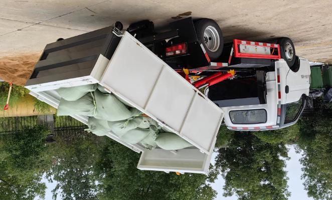 程力壹為純電動(dòng)車(chē)廂可卸式垃圾車(chē)圖片5