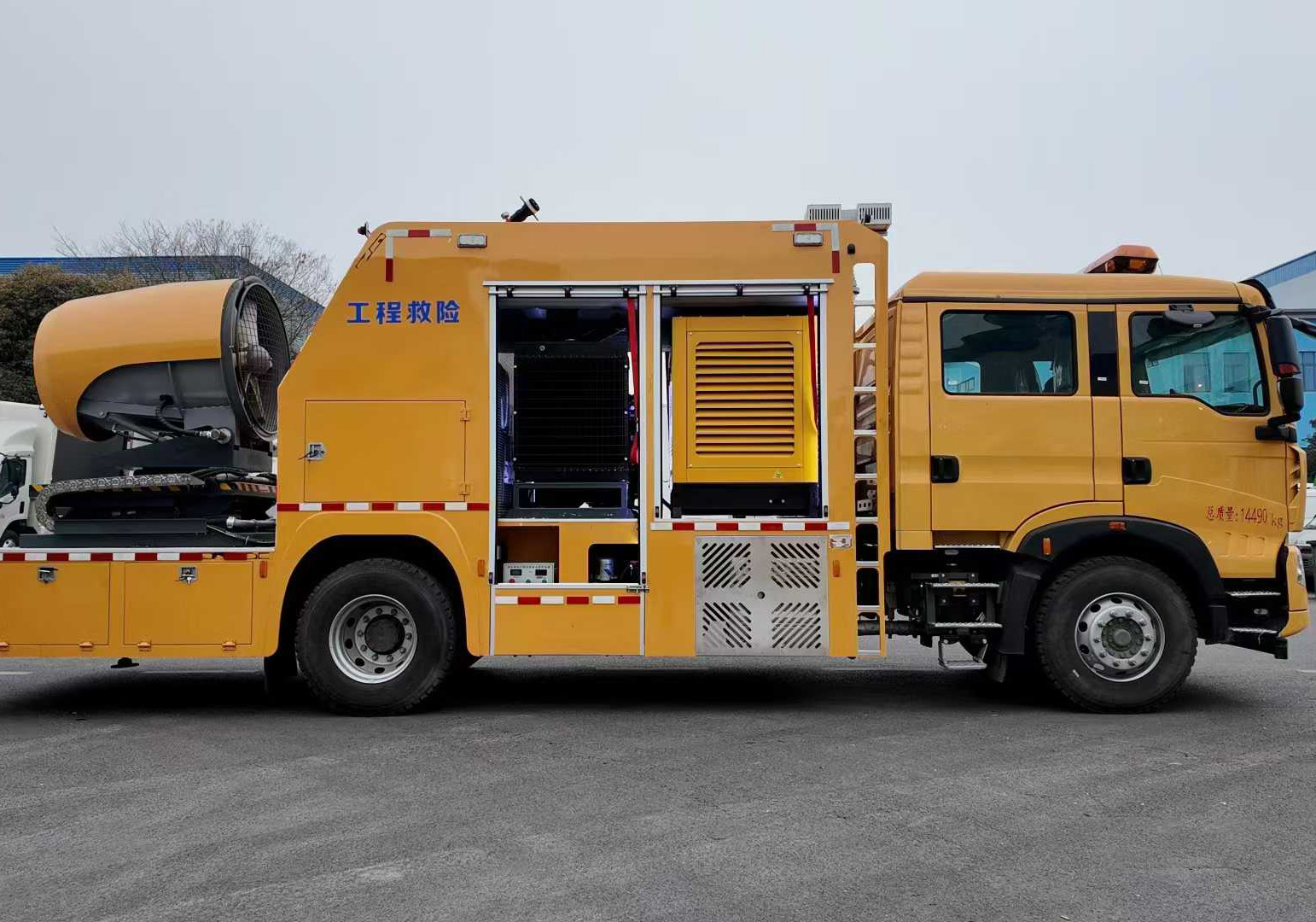 重汽豪沃工程救險(xiǎn)搶險(xiǎn)車圖片2