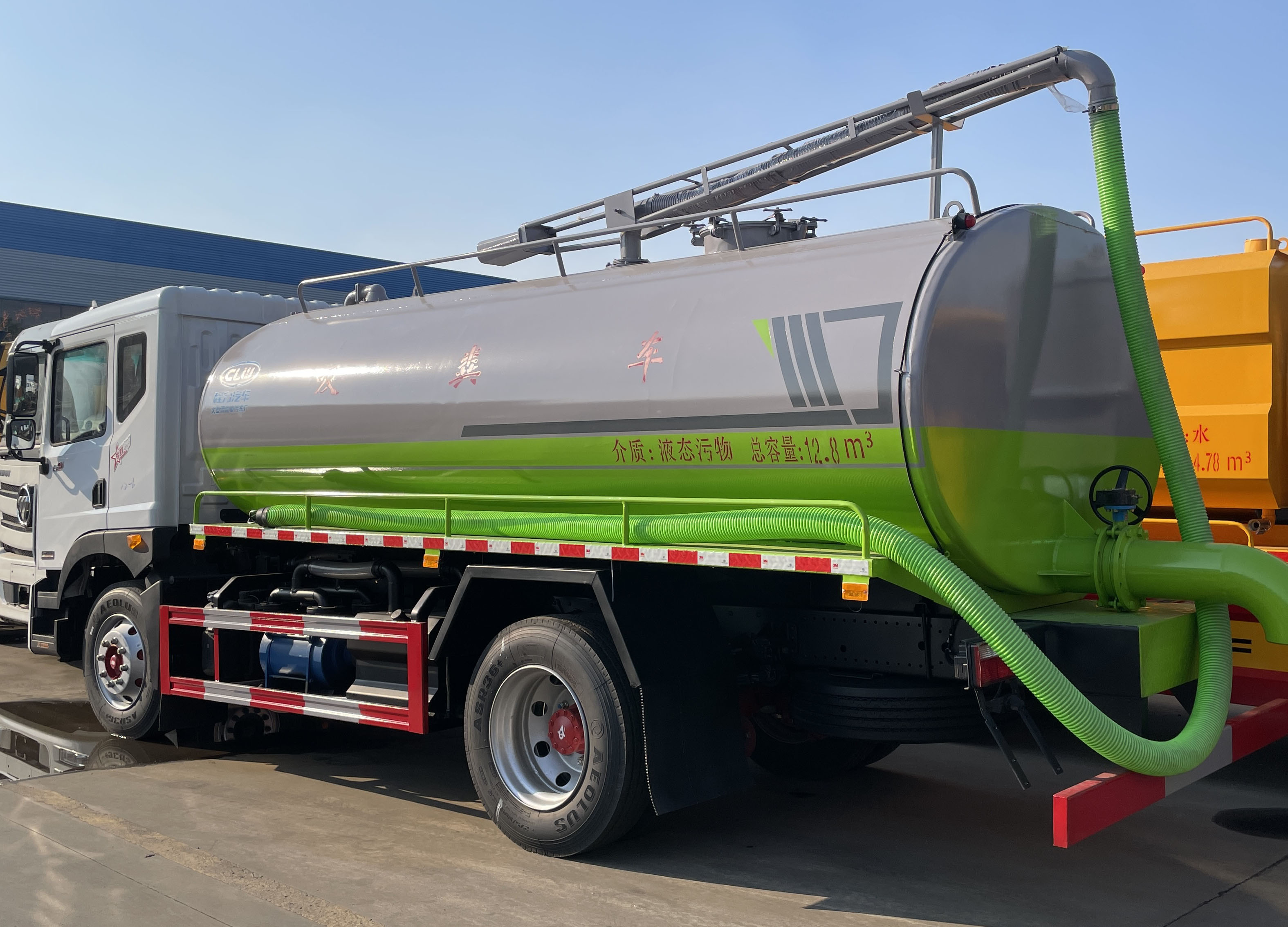 東風(fēng)多利卡12方吸糞車(chē)圖片4