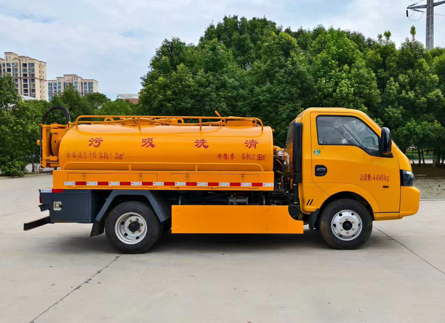 東風(fēng)途逸藍(lán)牌1.24方清洗吸污車(chē)圖片3