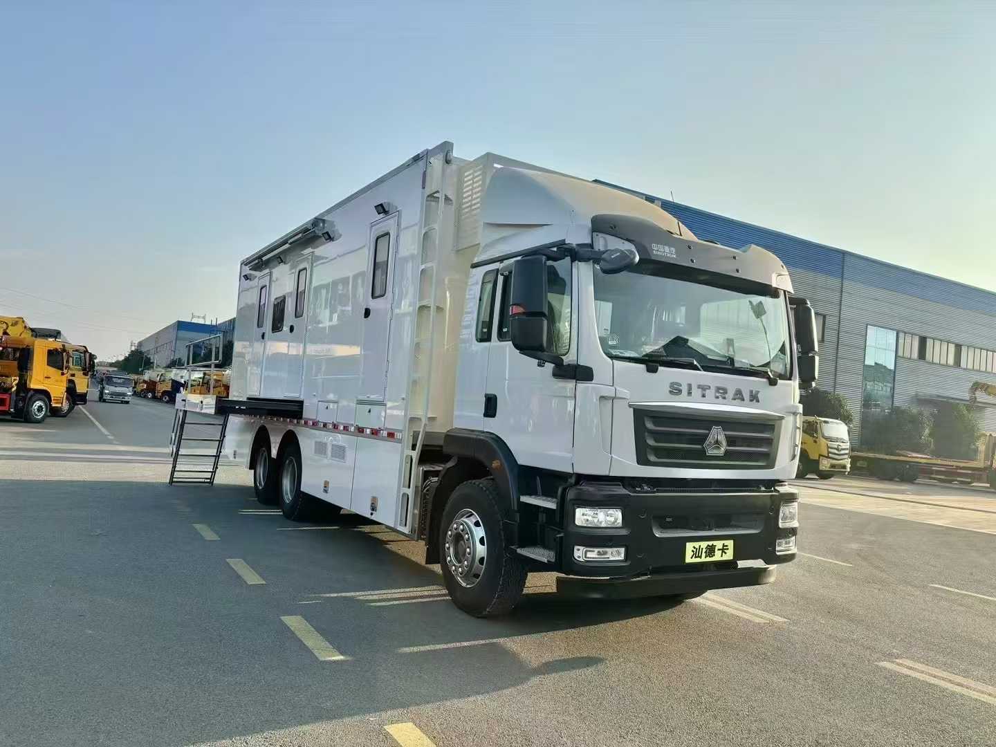 重汽汕德卡大型多功能方艙醫(yī)療車